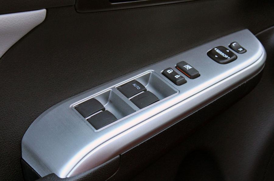  Toyota Camry SE V6 2012 года  (фото 9 из 37)